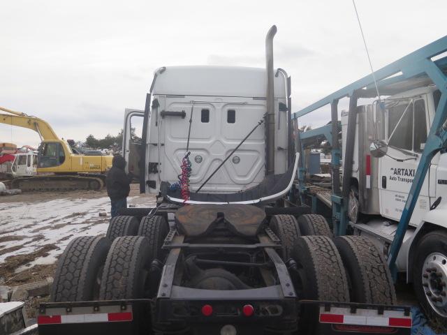 3AKJGLD64FSGF2364 - 2015 FREIGHTLINER CASCADIA 1 WHITE photo 5