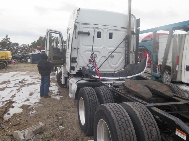 3AKJGLD64FSGF2364 - 2015 FREIGHTLINER CASCADIA 1 WHITE photo 6