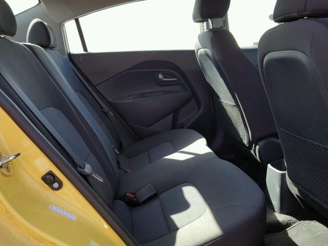 KNADM4A32G6584038 - 2016 KIA RIO LX Դեղին լուսանկար 6