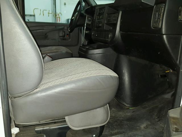 1GCZGFBAXA1181728 - 2010 CHEVROLET EXPRESS G2 WHITE photo 5