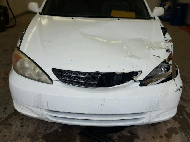 4T1BE32K52U502844 - 2002 TOYOTA CAMRY LE WHITE photo 7