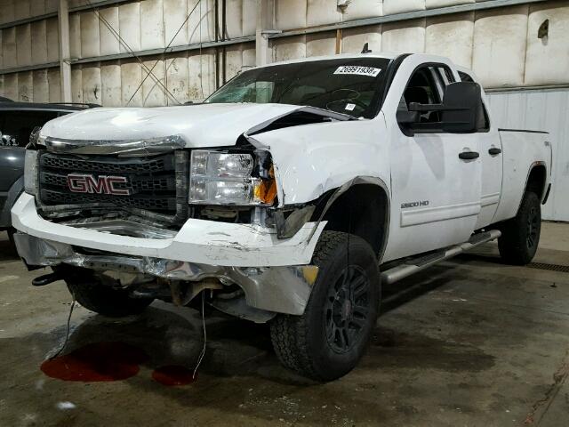 1GT120C83BF160096 - 2011 GMC SIERRA K25 WHITE photo 2