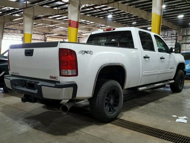 1GT120C83BF160096 - 2011 GMC SIERRA K25 WHITE photo 4