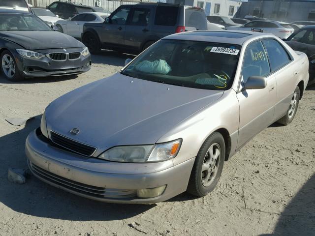 JT8BF28G0W5027357 - 1998 LEXUS ES 300 GOLD photo 2