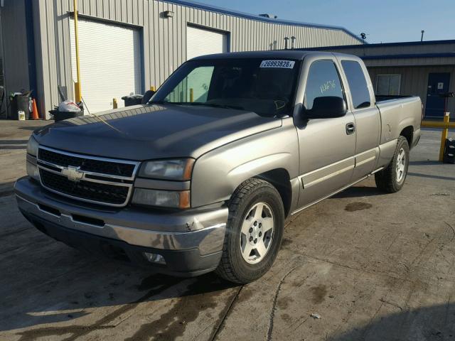 1GCEC19V57Z103700 - 2007 CHEVROLET SILVERADO GRAY photo 2