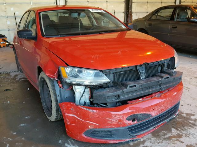 3VW1K7AJ9EM390628 - 2014 VOLKSWAGEN JETTA BASE წითელი ფოტო 1