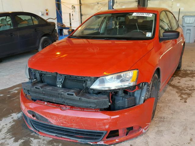 3VW1K7AJ9EM390628 - 2014 VOLKSWAGEN JETTA BASE წითელი ფოტო 2