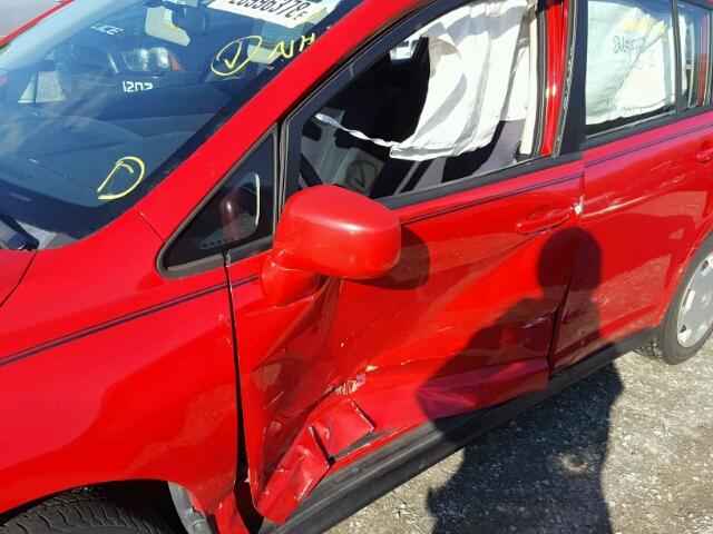 3N1BC13E58L407357 - 2008 NISSAN VERSA S RED photo 9