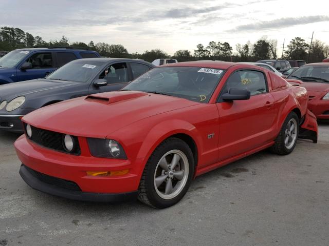 1ZVHT82H865164035 - 2006 FORD MUSTANG GT RED photo 2