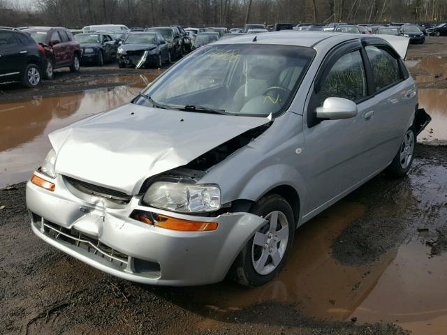 KL1TD52605B459788 - 2005 CHEVROLET AVEO BASE SILVER photo 2