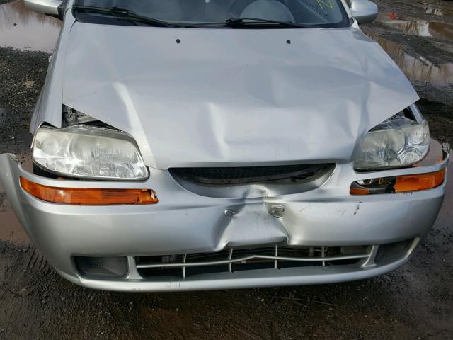 KL1TD52605B459788 - 2005 CHEVROLET AVEO BASE SILVER photo 9