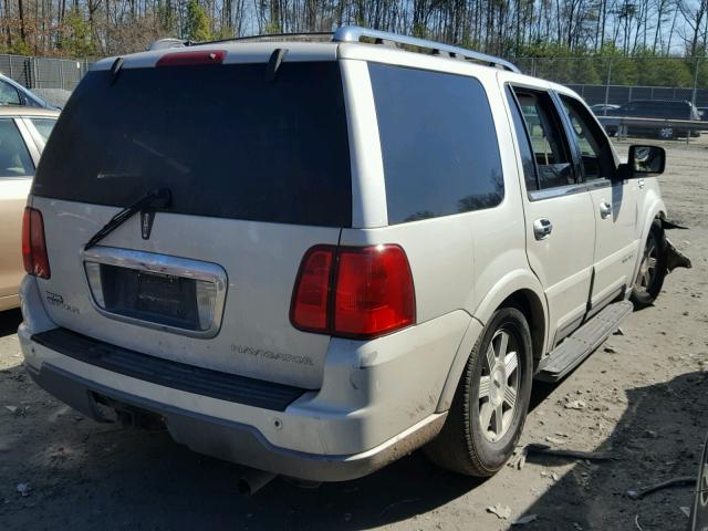 5LMFU28R54LJ35484 - 2004 LINCOLN NAVIGATOR WHITE photo 4