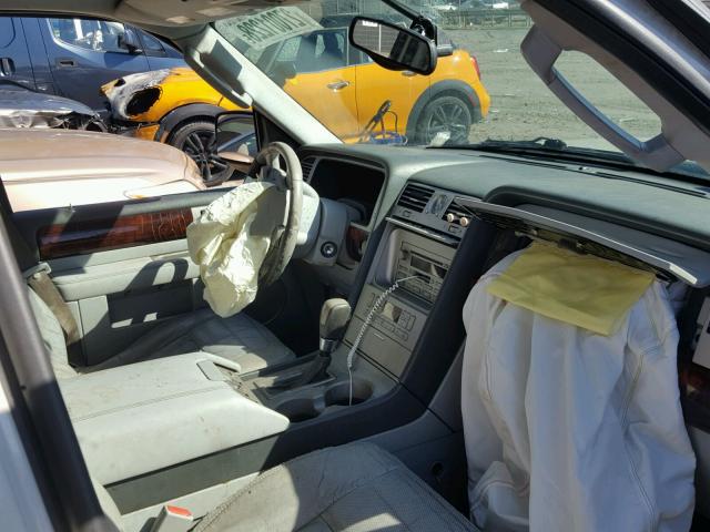 5LMFU28R54LJ35484 - 2004 LINCOLN NAVIGATOR თეთრი ფოტო 5