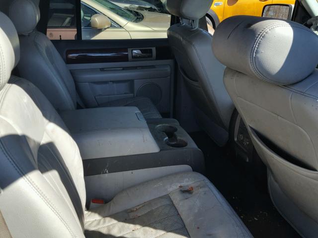 5LMFU28R54LJ35484 - 2004 LINCOLN NAVIGATOR თეთრი ფოტო 6