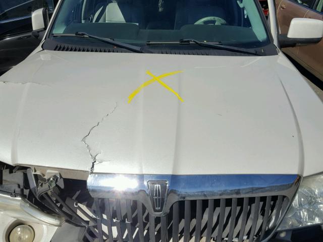 5LMFU28R54LJ35484 - 2004 LINCOLN NAVIGATOR თეთრი ფოტო 7