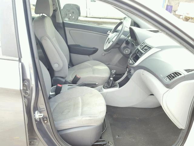 KMHCT4AE7CU245554 - 2012 HYUNDAI ACCENT GLS GRAY photo 5