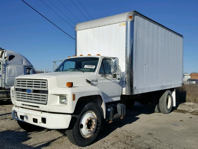 1FDNF70J2RVA20011 - 1994 FORD F700 WHITE photo 2