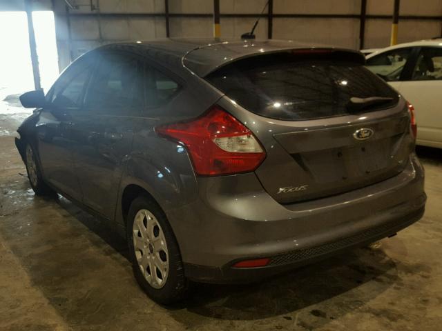 1FAHP3K27CL152882 - 2012 FORD FOCUS SE GRAY photo 3