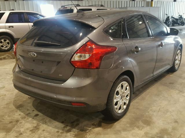 1FAHP3K27CL152882 - 2012 FORD FOCUS SE GRAY photo 4