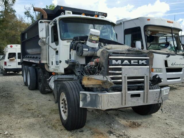 1M2AX04C39M004923 - 2009 MACK 700 GU700 WHITE photo 1