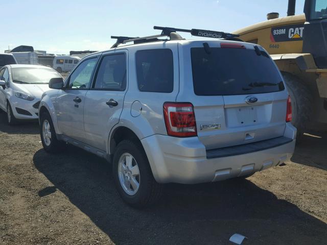 1FMCU9D79BKB67036 - 2011 FORD ESCAPE XLT SILVER photo 3