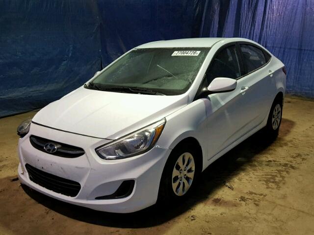 KMHCT4AE4HU292807 - 2017 HYUNDAI ACCENT SE WHITE photo 2