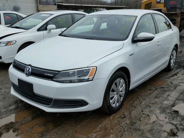 3VW637AJ8DM253164 - 2013 VOLKSWAGEN JETTA HYBR WHITE photo 2