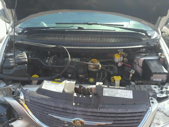 2C4GP54L02R771580 - 2002 CHRYSLER TOWN & COU SILVER photo 7