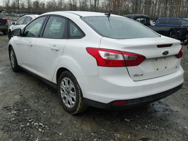 1FAHP3F22CL396689 - 2012 FORD FOCUS SE WHITE photo 3