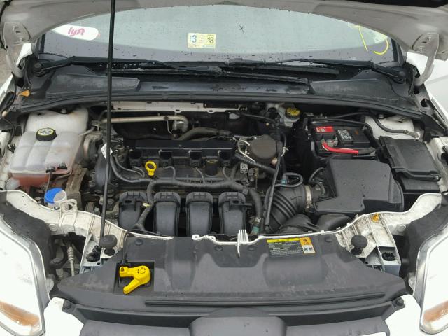 1FAHP3F22CL396689 - 2012 FORD FOCUS SE WHITE photo 7