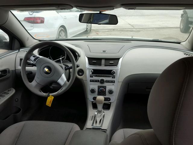 1G1ZA5EU5BF305886 - 2011 CHEVROLET MALIBU LS ვერცხლისფერი ფოტო 9