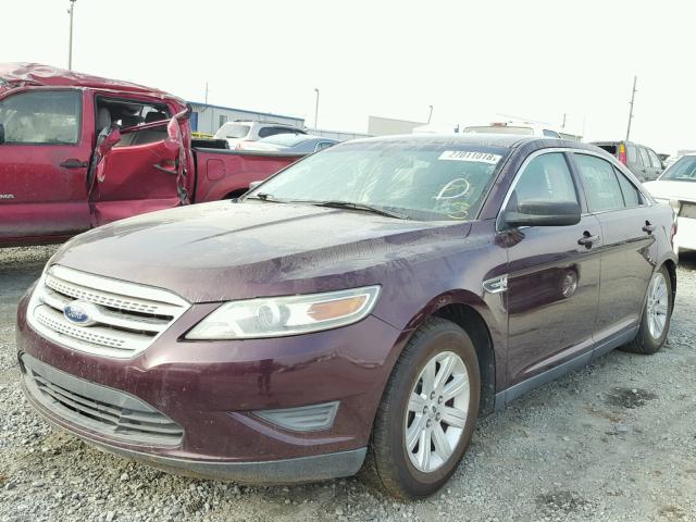 1FAHP2DW6BG101195 - 2011 FORD TAURUS SE MAROON photo 2