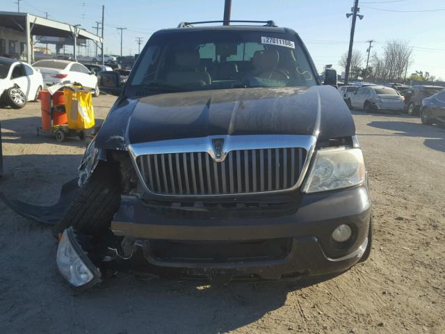 5LMFU27R44LJ30343 - 2004 LINCOLN NAVIGATOR BLACK photo 9