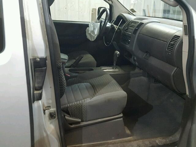 1N6AD06W55C462092 - 2005 NISSAN FRONTIER K SILVER photo 5