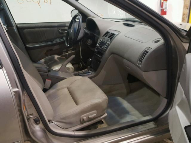 JN1DA31A02T301895 - 2002 NISSAN MAXIMA GLE GRAY photo 5