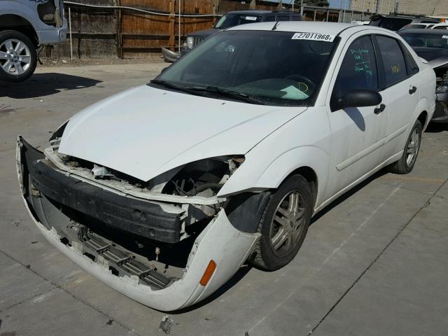 1FAFP3434YW285389 - 2000 FORD FOCUS SE WHITE photo 2