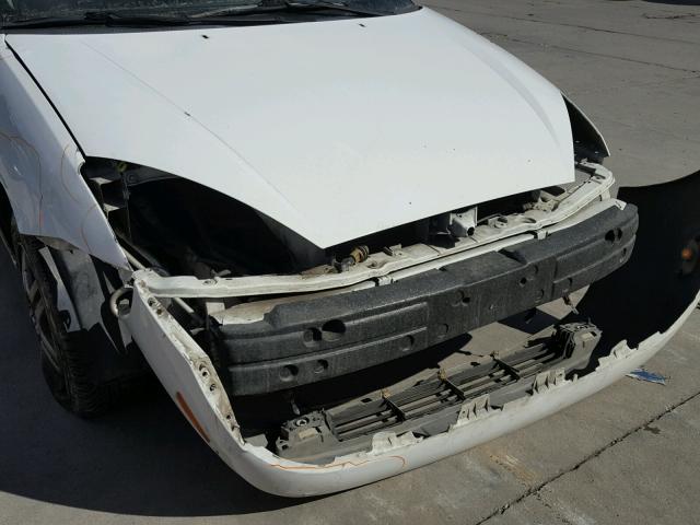 1FAFP3434YW285389 - 2000 FORD FOCUS SE WHITE photo 9