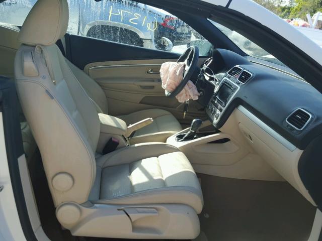 WVWBW8AH1DV000317 - 2013 VOLKSWAGEN EOS KOMFOR 白色 照片 5