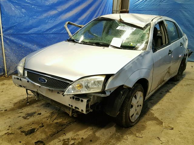 1FAFP34N86W241488 - 2006 FORD FOCUS ZX4 SILVER photo 2