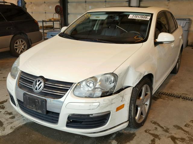 3VWRM71K08M081818 - 2008 VOLKSWAGEN JETTA SE WHITE photo 2