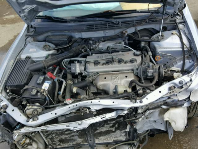 1HGCF8649WA251768 - 1998 HONDA ACCORD DX SILVER photo 7