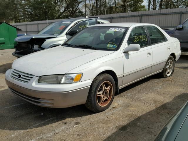 4T1BF22K3VU916135 - 1997 TOYOTA CAMRY CE WHITE photo 2