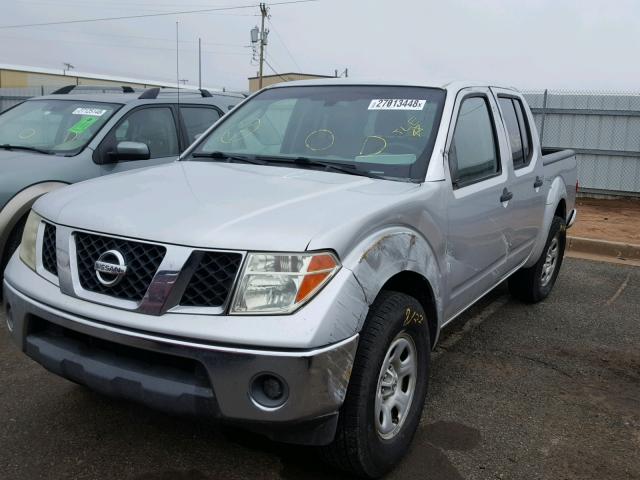 1N6AD07U07C461755 - 2007 NISSAN FRONTIER C SILVER photo 2