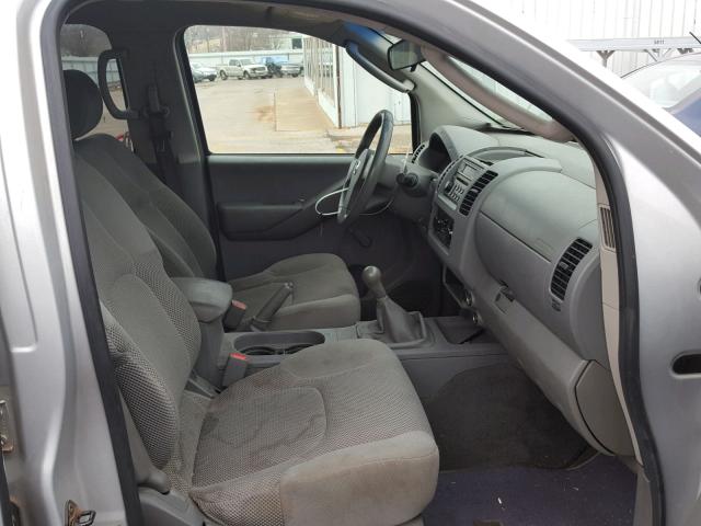 1N6AD07U07C461755 - 2007 NISSAN FRONTIER C SILVER photo 5