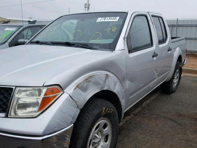 1N6AD07U07C461755 - 2007 NISSAN FRONTIER C SILVER photo 9