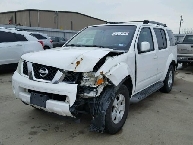 5N1AR18W95C720083 - 2005 NISSAN PATHFINDER WHITE photo 2