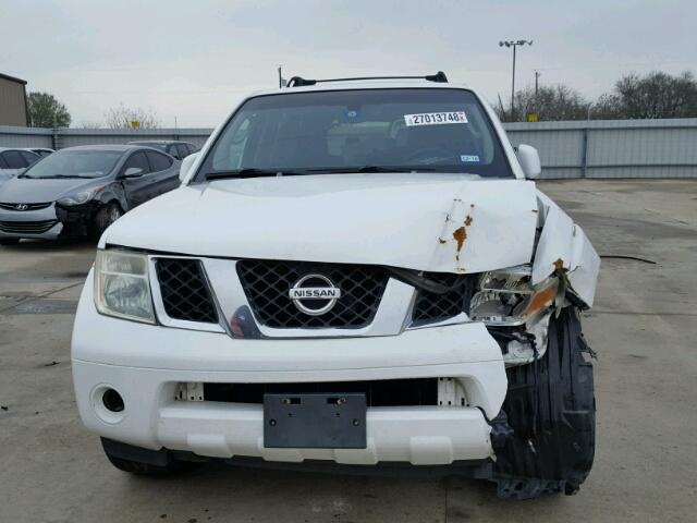 5N1AR18W95C720083 - 2005 NISSAN PATHFINDER WHITE photo 9