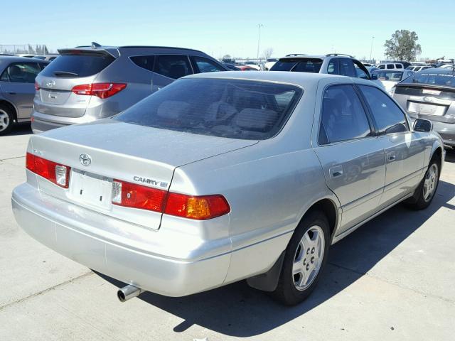 JT2BG22K5Y0469992 - 2000 TOYOTA CAMRY CE SILVER photo 4