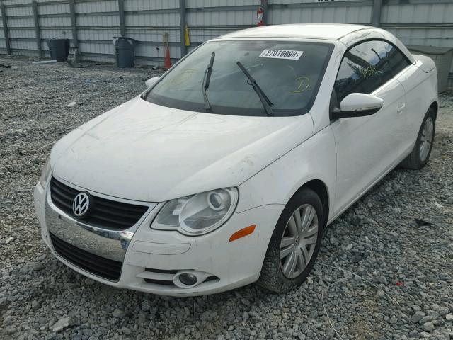 WVWBA71F19V020503 - 2009 VOLKSWAGEN EOS TURBO WHITE photo 2