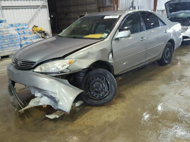 4T1BE32K95U634087 - 2005 TOYOTA CAMRY LE GOLD photo 2